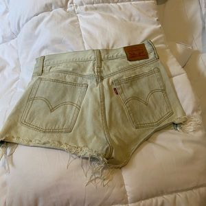 Levi’s cut off denim shorts